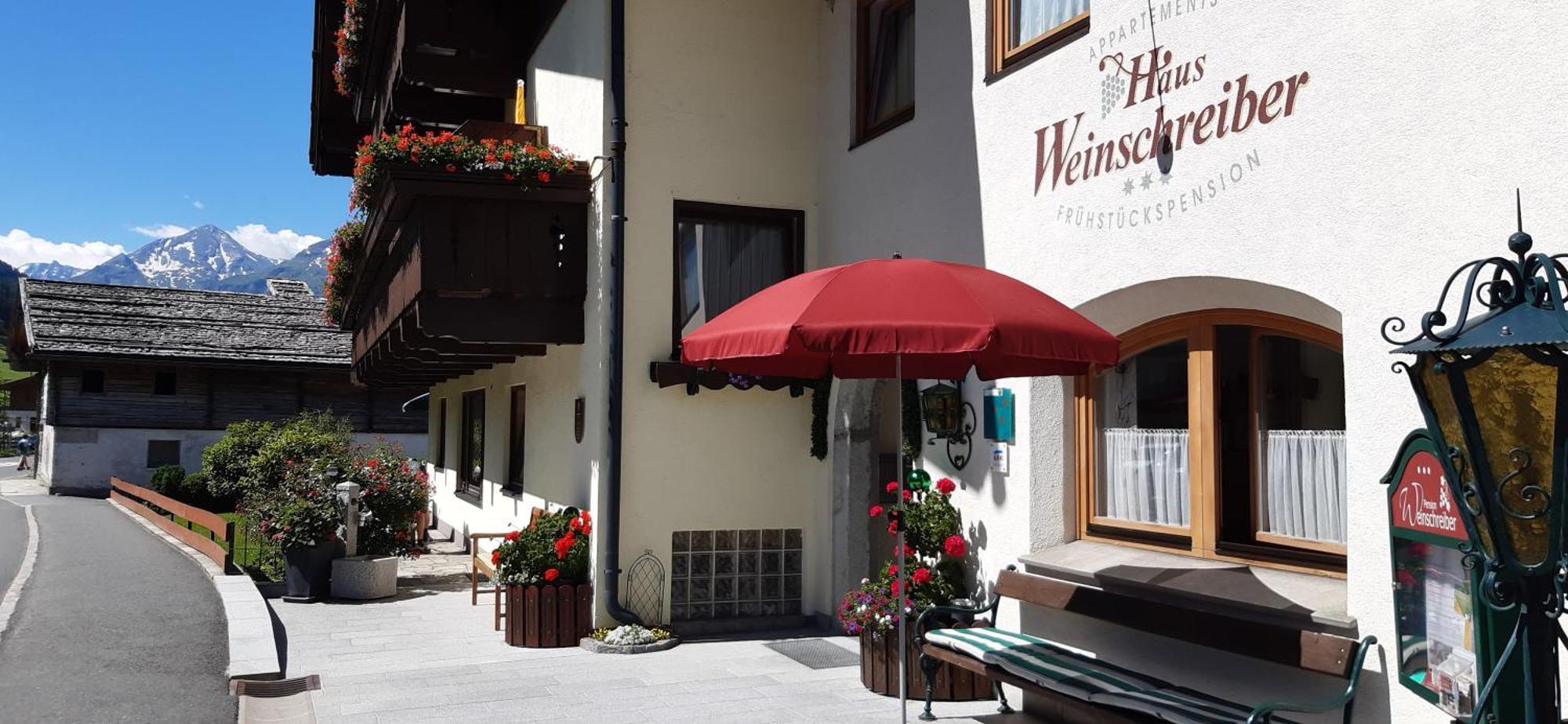 Pension Und Appartement Weinschreiber Rauris Exterior photo