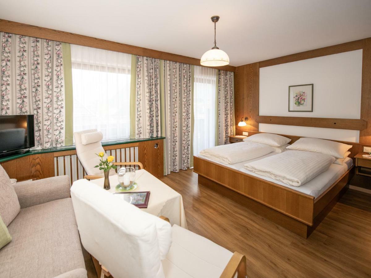 Pension Und Appartement Weinschreiber Rauris Exterior photo